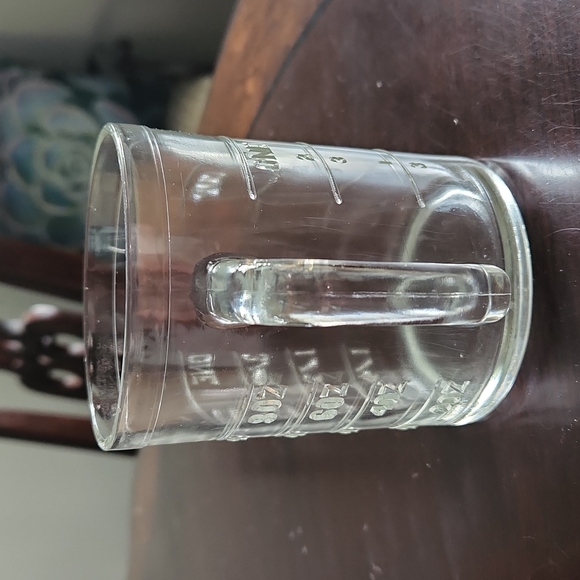 Vintage Hazel Glass Measuring Cup - Picture 2 of 9